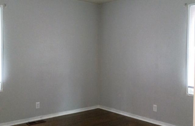 22336 Yates Avenue Gallery 4