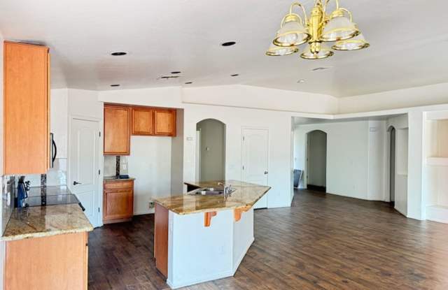 Phoenix Split Floor Plan 4 Bedroom + den photos photos