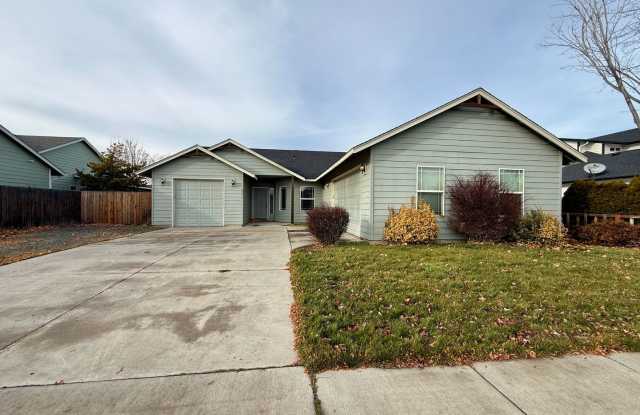 SCHEDULE A TOUR TO VIEW THIS VERY SPACIOUS HOME IN REDMOND!! - 2911 Northwest 22nd Street, Redmond, OR 97756
