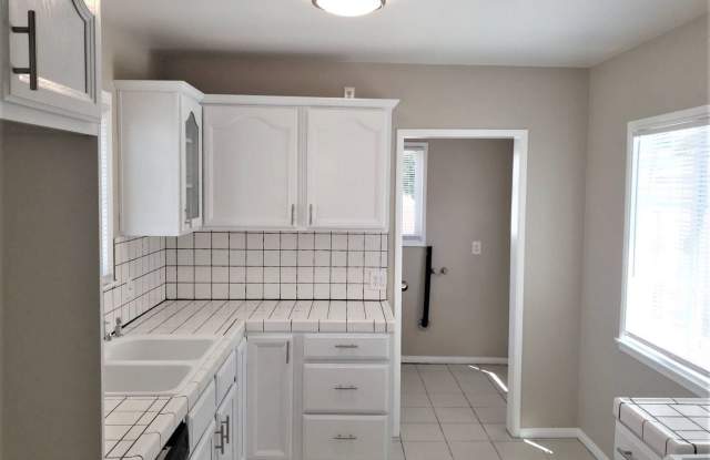 11040 Studebaker Rd. Gallery 4
