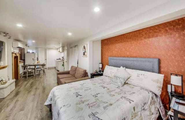 1039 N Lawndale photos photos