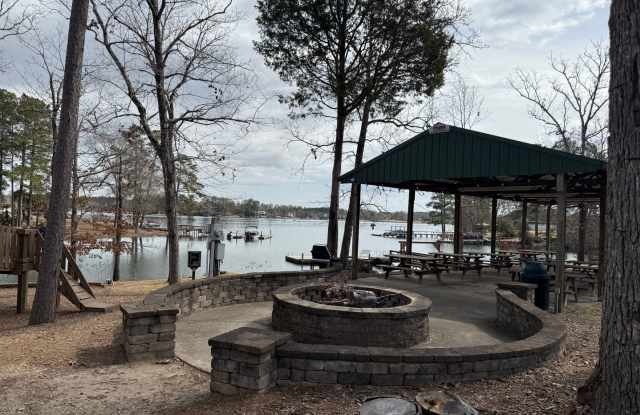 LAKE MURRAY ACCESS | FOUR BEDROOMS | CORNER LOT Gallery 4