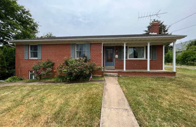 Single Family Home in Shrewsbury Borough Gallery 1