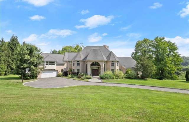 4 Fawn Lane - 4 Fawn Lane, Armonk, NY 10504