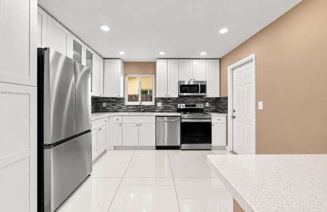 6812 OAKHILL Hill Gallery 1