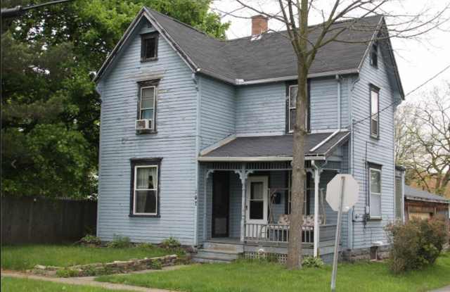 Coming soon-Freshly updated, large garage/small yard photos photos