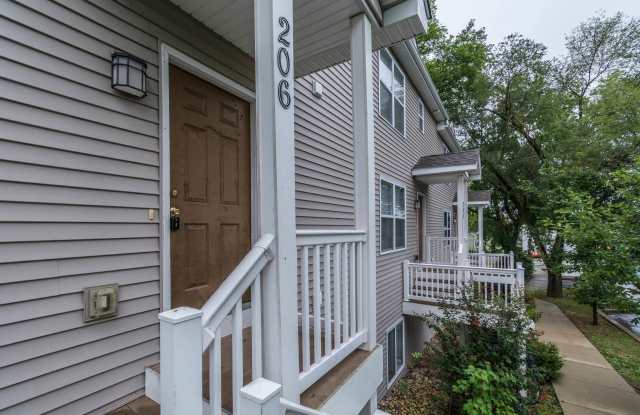 **August 2027** Perfect for 5 Roommates!! 4 Bed, 3 Bath with a Large Deck!! Gallery 2
