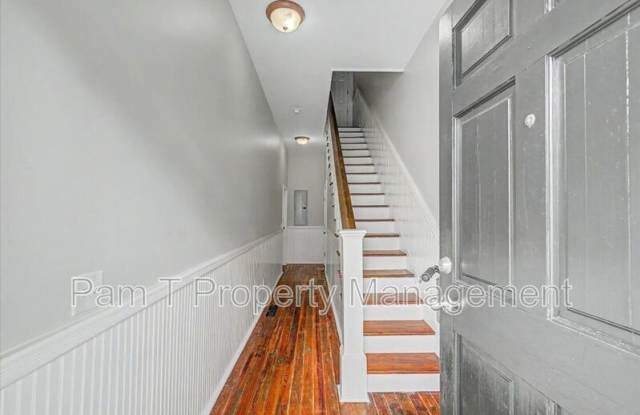 546 E Huntingdon Gallery 4