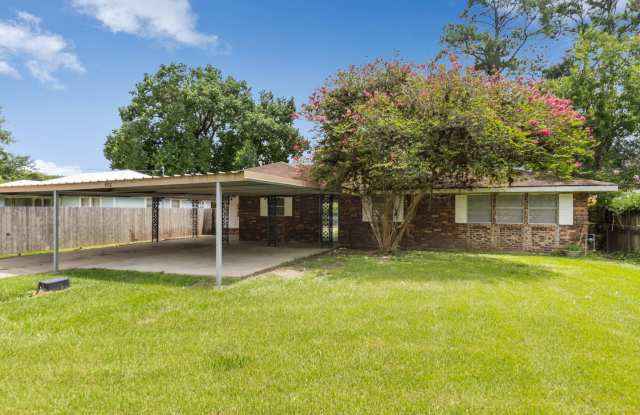 For Rent: Spacious 3-Bed, 2-Bath Home - 1112 Attakapas Drive, Opelousas, LA 70570
