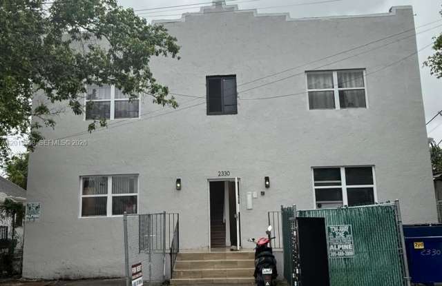 2330 NW 9 St photos photos