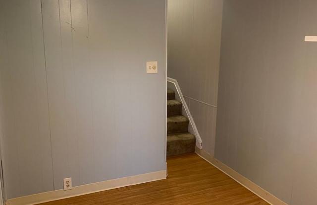 Beautiful 2BD 1BA single family house in Swissvale! Gallery 3