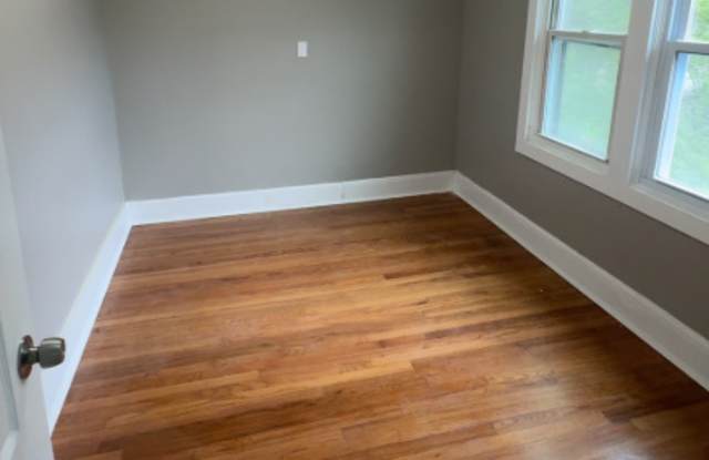 176-78 West Calthrop Avenue - 1 Gallery 4