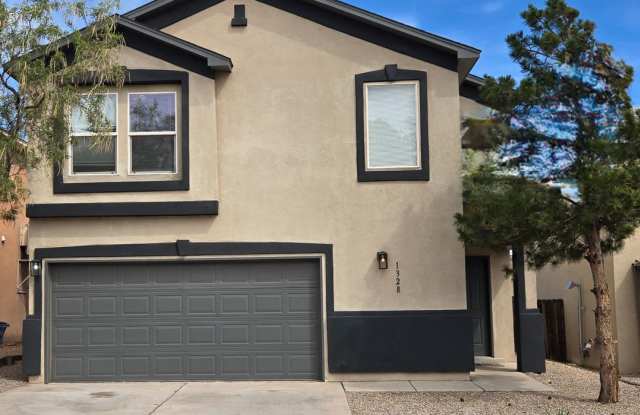 Charming, Southwest two story three bedroom! Gallery 1