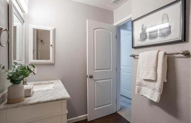 1609 Thorncrest Dr # 82 photos photos