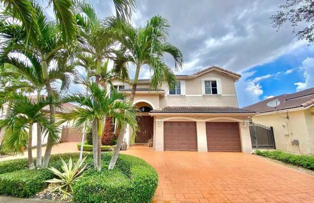 13851 SW 38th Ln - 13851 Southwest 38th Lane, Tamiami, FL 33175