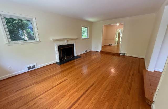 5021 CATHEDRAL AVE NW Gallery 2