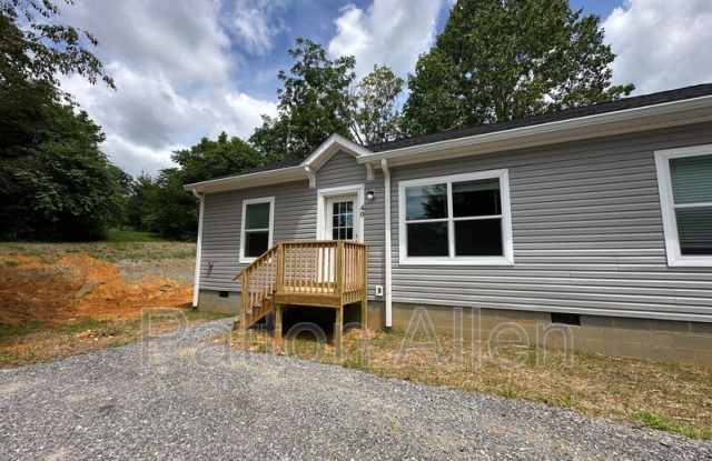 40 Little Martha Ln - 40 Little Martha Lane, Waynesville, NC 28786