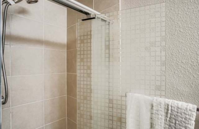 Charming 2BR Condo in Denver Gallery 4
