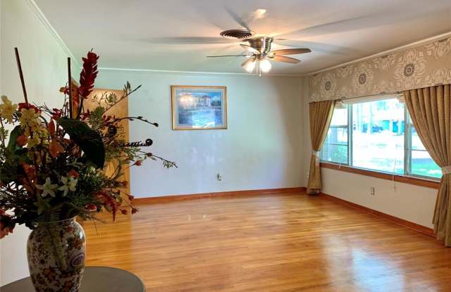 1740 Pine Village Drive Gallery 2