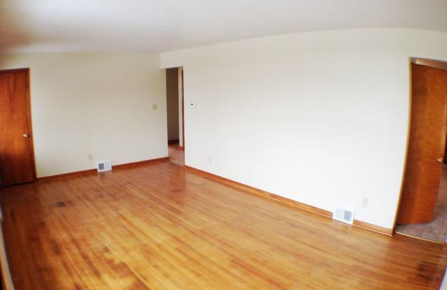 125 Capitol Drive Gallery 2