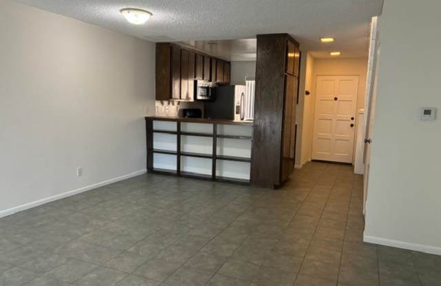 2BD 1BTH CONDO W/ 2 PARKING SPACES IN LAKEWOOD Gallery 3