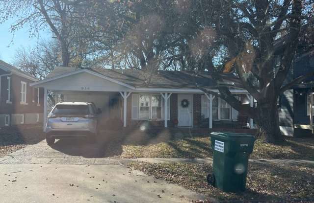 Single Family Home - 3 bedrooms and 1.5 bathrooms in Phelps Grove neighborhood. photos photos