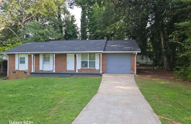 Charming 3BR House in Jonesboro Gallery 3
