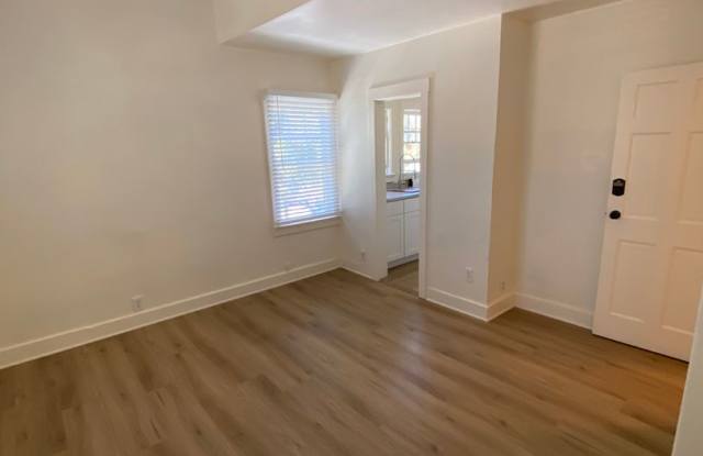 125 W Micheltorena St photos photos