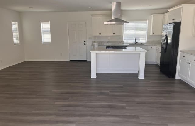 67105 Mission Drive Gallery 3