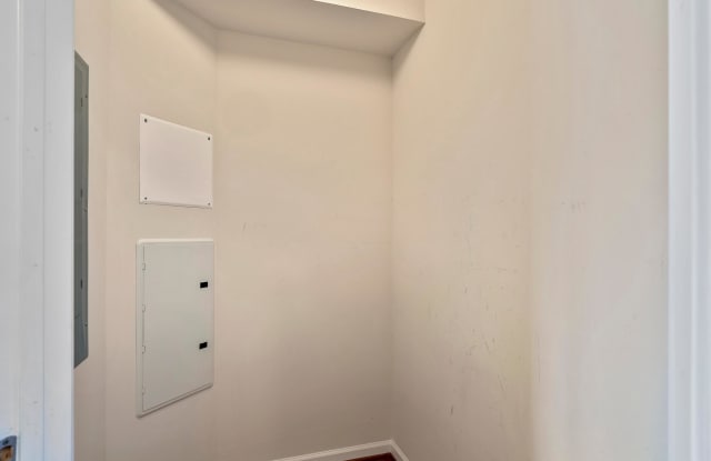 2121 JOHN STUART ROAD Gallery 4