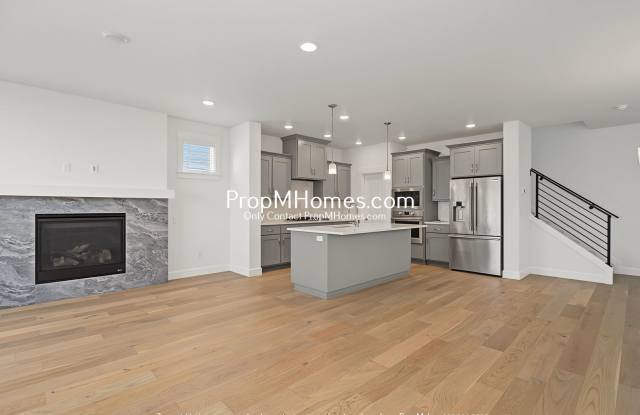 Reed's Crossing 3BR Home with Third-Floor Bonus Room & Gas Fireplace! Gallery 3