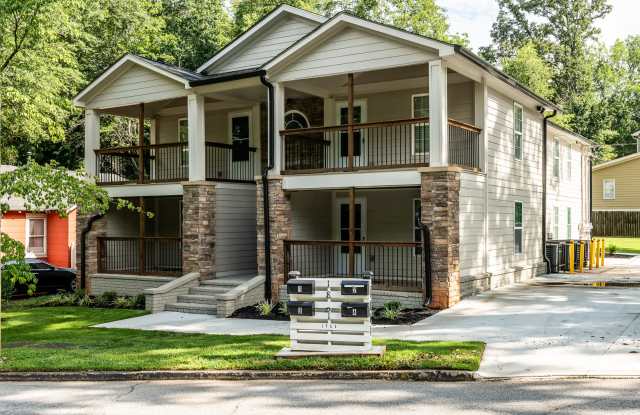 1861 Lyle Avenue - 2 photos photos