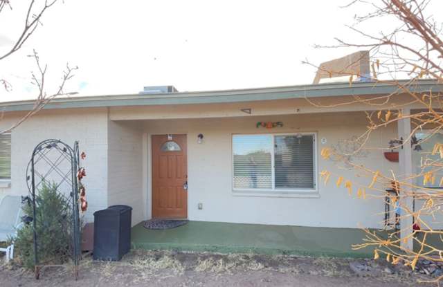 Charming 2 bedroom unit in a great location!!! photos photos