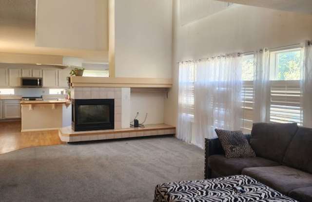 Long Realty  Property Management - Large Home Close to Airport *** RENT SPECIAL*** photos photos