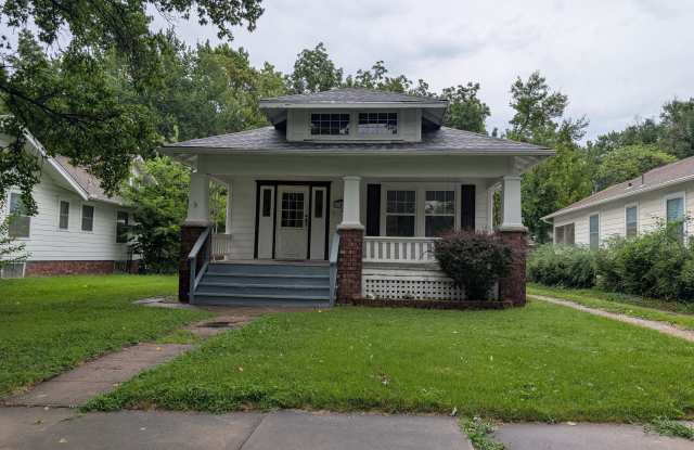 214 SW Broadmoor Avenue photos photos