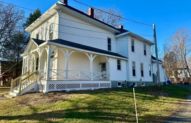 Recently Remodeled 1 Bedroom in Desirable Yarmouth ME. - 95 West Elm Street, Yarmouth, ME 04096