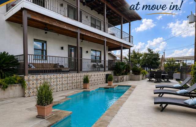 Gorgeous Condo minutes from The Pearl photos photos