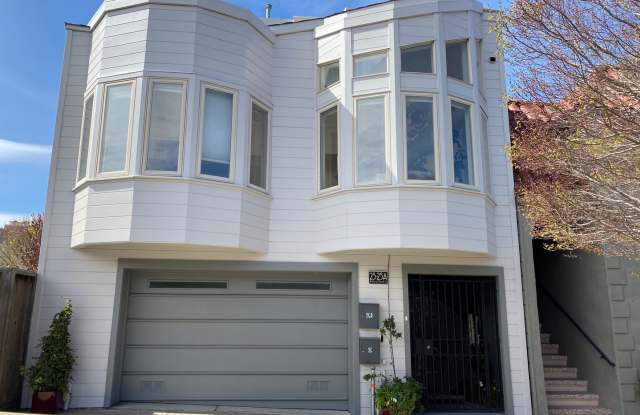 Epic REA- Serene 2 BR/1 BA Flat w/Private Deck & Yard in Lone Mountain photos photos