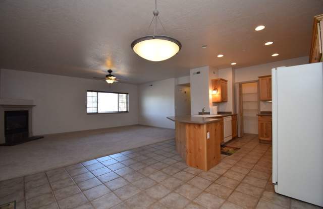 Beautiful 3 Bed Condo with Fantastic HOA and Amenities! Gallery 4