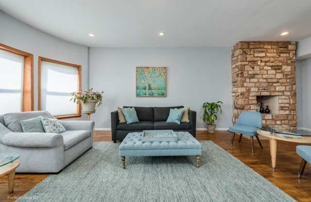 1502 East Marquette Road Gallery 3