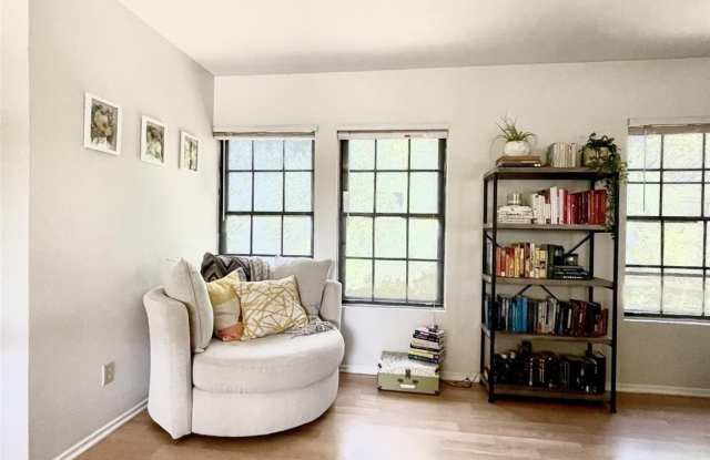 1816 Chestnut Court Gallery 4