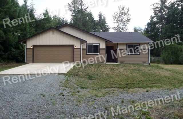 Fantastic Newer 3 Bedroom, 2 Bath Home on Acreage in Graham!! photos photos