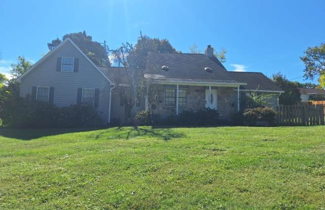 Great location in West Knoxville off Lovell Rd Gallery 1