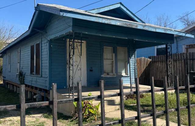 121 Boston St - 121 Boston Street, San Antonio, TX 78202 121 Boston St - 121 Boston Street, San Antonio, TX 78202