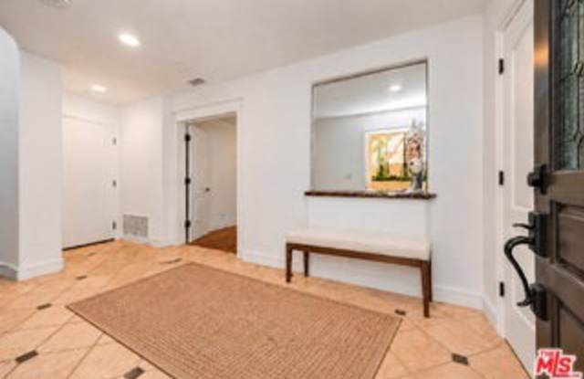 422 23rd Street Gallery 3