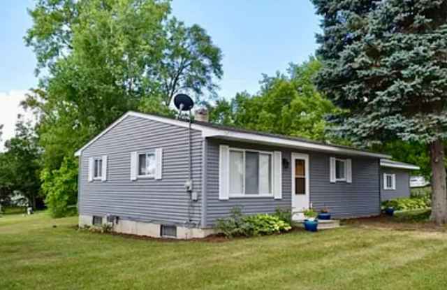 475 Conway Street - 475 Conway Street, Walled Lake, MI 48390