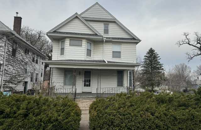 720 E 15TH Street - 720 East 15th Street, Davenport, IA 52803