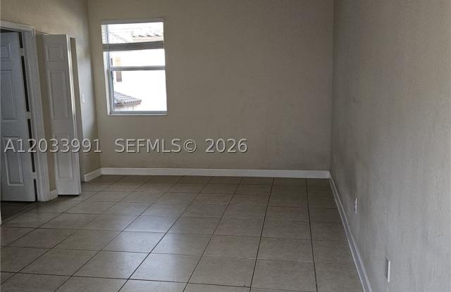 17066 SW 95th Ter Gallery 2