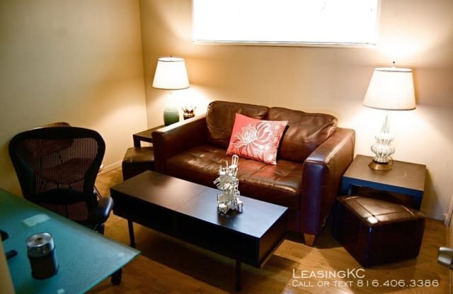 1014 W 44th St - 1014 West 44th Street, Kansas City, MO 64111