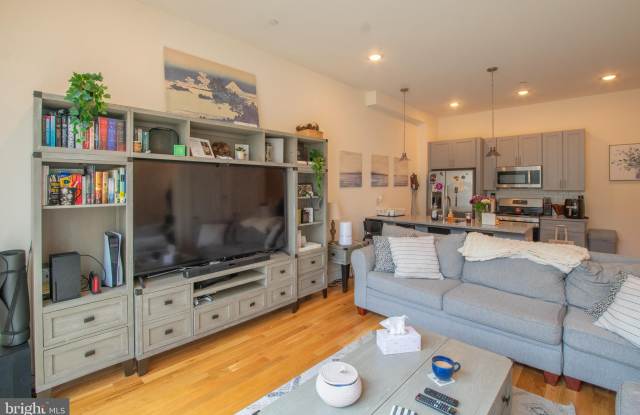 1115 GERMANTOWN AVENUE photos photos